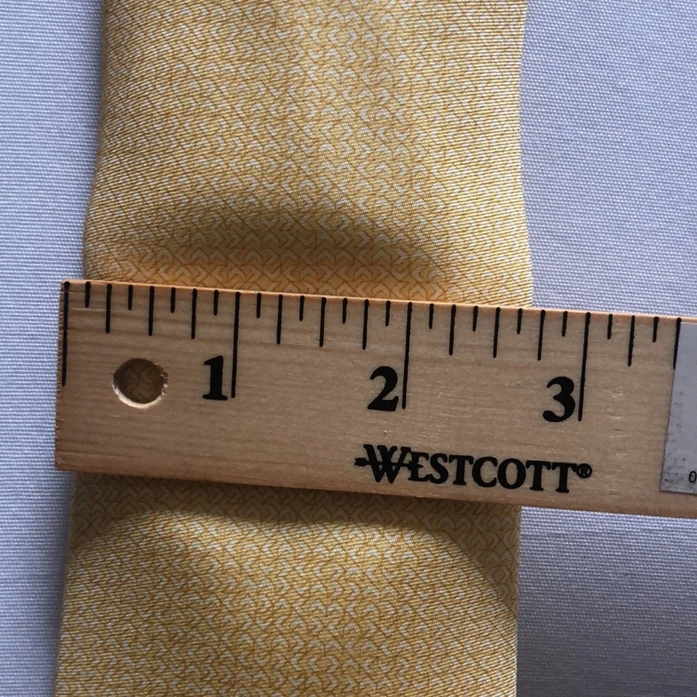 Michael Kors mens 100 % silk neck tie Classic Geo